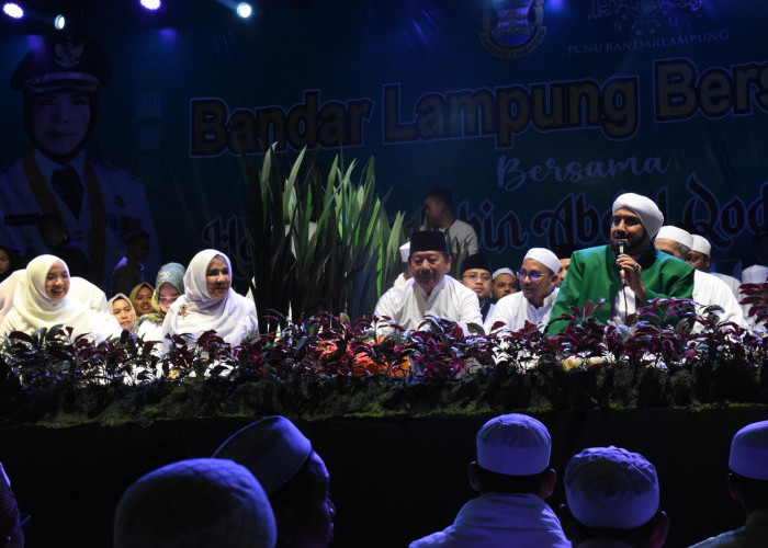 Warga Bandar Lampung Bersholawat Bersama Habib Syech Bin Abdul Qodir Assegaf