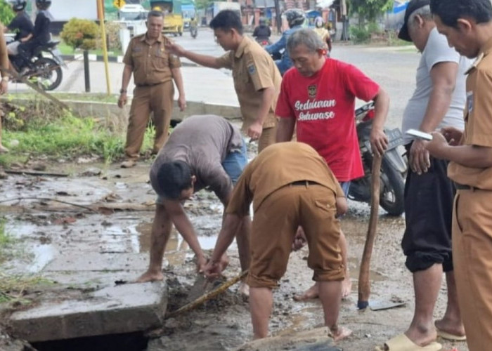 Antisipasi Dampak Cuaca Ekstrem, Camat Metro Timur Ajak Warga Berotong-royong