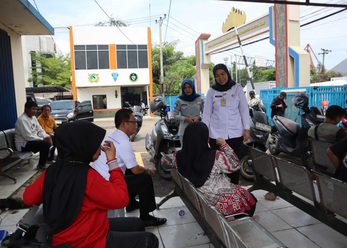 Pastikan Pelayanan Optimal, Kepala Bapenda Lampung Tinjau Samsat Kontainer di Pelabuhan Panjang 
