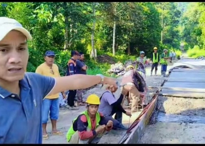 Anggota DPRD Tanggamus Romzy Edi Pantau Pembangunan Ruas Jalan Provinsi Kelumbayan-Cukuhbalak
