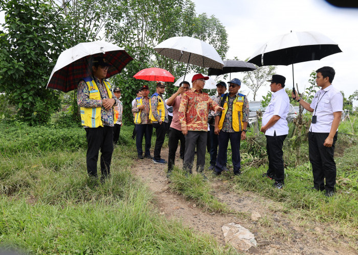 Pj. Bupati Nukman Gandeng DPR RI Komisi V Mukhlis Atasi Keluh Kesah Masyarakat Lampung Barat. 