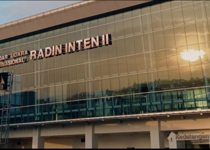 Erupsi Anak Krakatau Ganggu Enam Penerbangan di Bandara Radin Inten II
