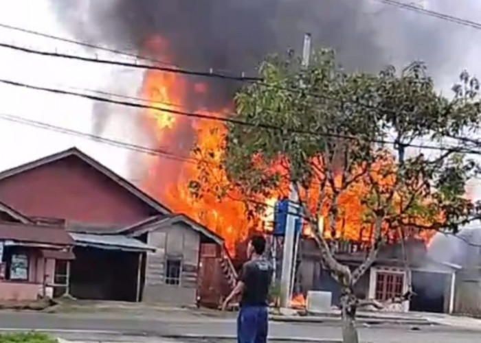 Breaking News: 1 Rumah di Canggu Batu Brak  Habis Terbakar, 3 Unit Damkar Dikerahkan