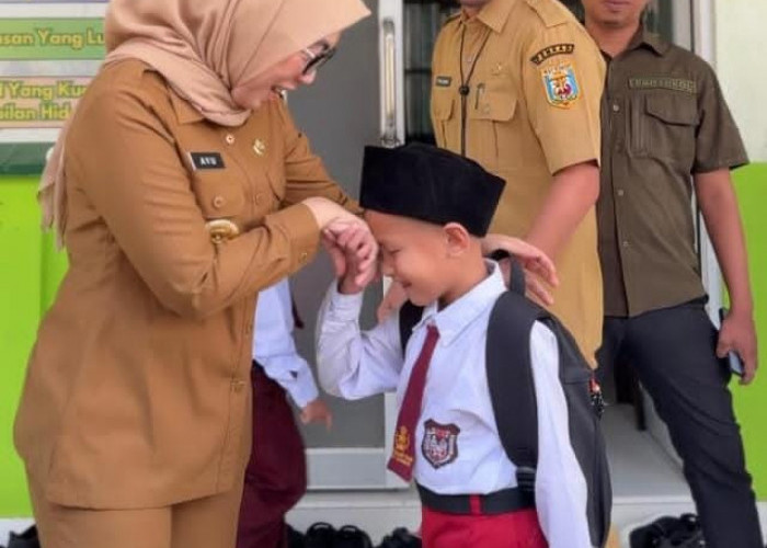 Bupati Waykanan Turun Langsung di Hari Pertama Masuk Sekolah, Tinjau Program Gamas