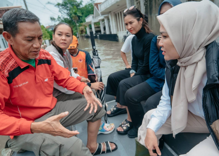 Wulan Mirza Melayat dan Serahkan Bantuan Untuk Korban Banjir Bandar Lampung