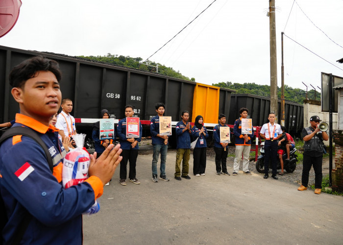 KAI Divre IV Tanjung Karang Gencarkan Sosialisasi Keselamatan Perlintasan Melalui Mural Edukatif
