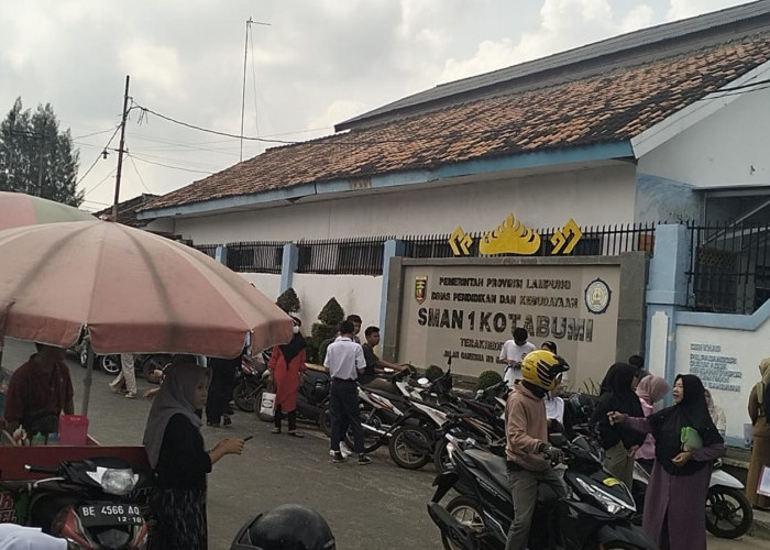 Merasa Dirugikan Orang Tua Pendaftar PPDB SMA Negri 1 Kotabumi Tunjukkan Bukti.