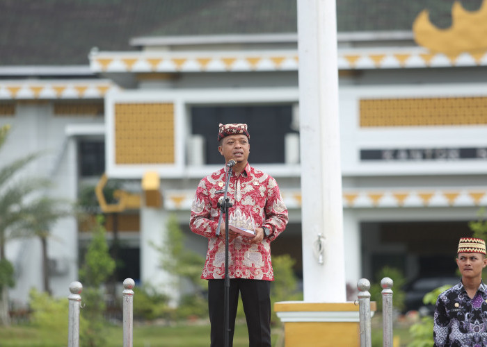 Jalankan Instruksi Gubernur, Bupati Pringsewu Sampaikan Amanat Apel Berbahasa Lampung di Hari Desa Nasional