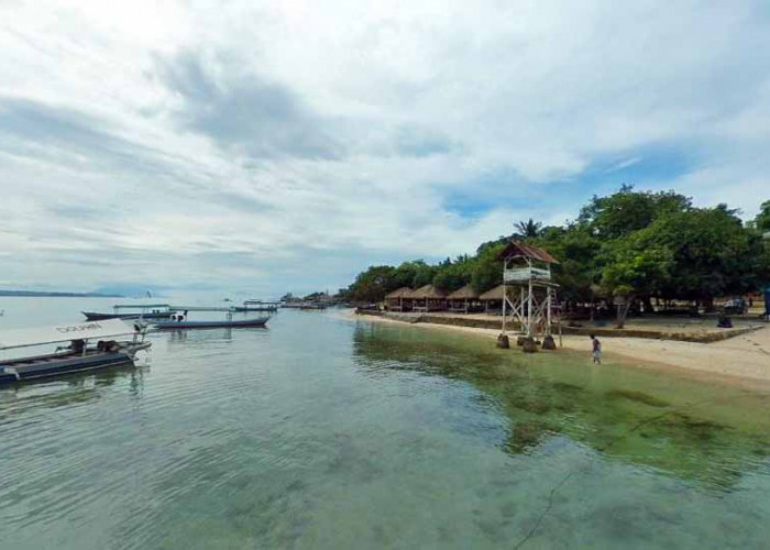 Wisatawan Asal Palembang  Mendominasi Objek Wisata Pantai Pesawaran