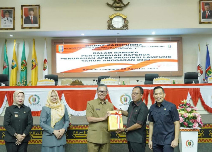 Rapat Paripurna DPRD Dalam Rangka Penyampaian Raperda Perubahan APBD Provinsi Lampung TA 2023