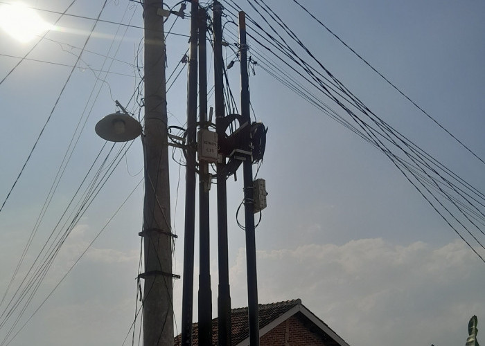 Diduga Fiber Optic Milik PT.Araz Inti Line (ZITLIEN) Belum Memiliki Izin Pemasangan Serta Penanaman Tiang