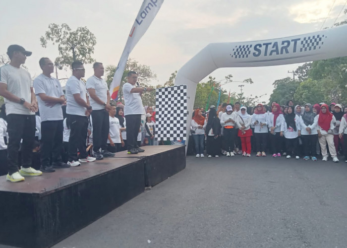 Lepas Ribuan Peserta Jalan Sehat HUT 81 RI, Sekdakab Way Kanan Ajak Masyarakat Pererat Silaturahmi