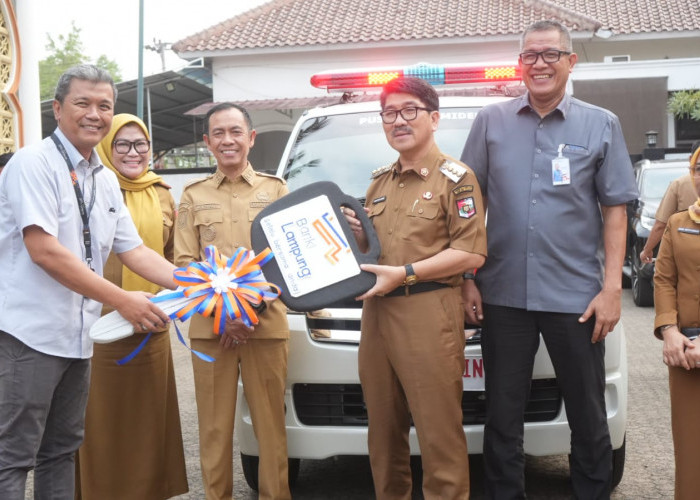 Wujud Komitmen Hadir dan Bermanfaat, Bank Lampung Serahkan Bantuan CSR Ambulans ke Pemkab Lampung Utara