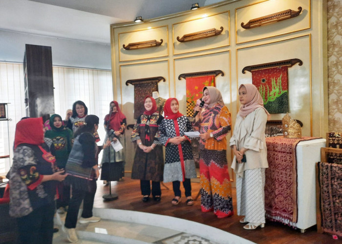 Dharma Wanita Ditjen SDA Kementerian PUPR Belanja di Dekranasda