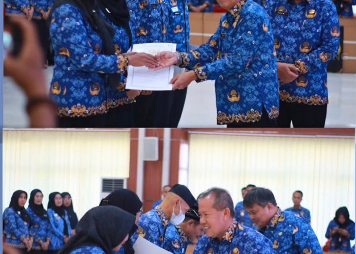 Sekda Iwan Gunawan Serahkan SK Pensiun PNS di Lingkungan Pemkot Bandar Lampung