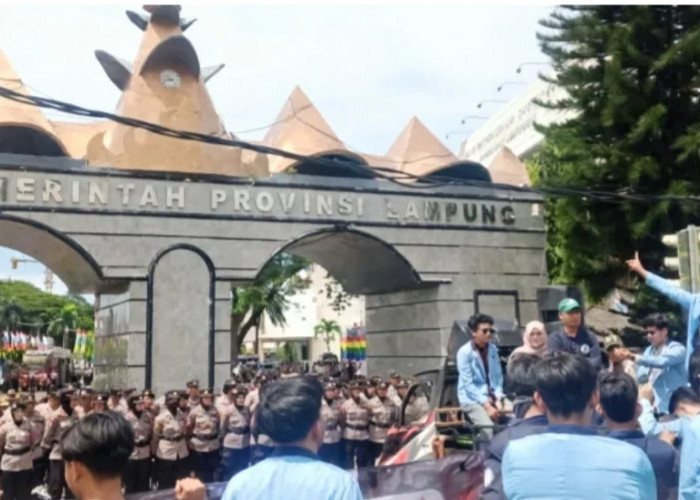 Ratusan Mahasiswa Demo di DPRD Lampung, Desak Pengusutan Kasus Penyiraman Air Keras Aktivis