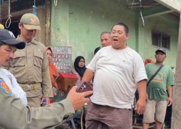 Menolak Pembongkaran, Ketegangan Warnai Penertiban PKL Pasar Pagi Lampung Utara