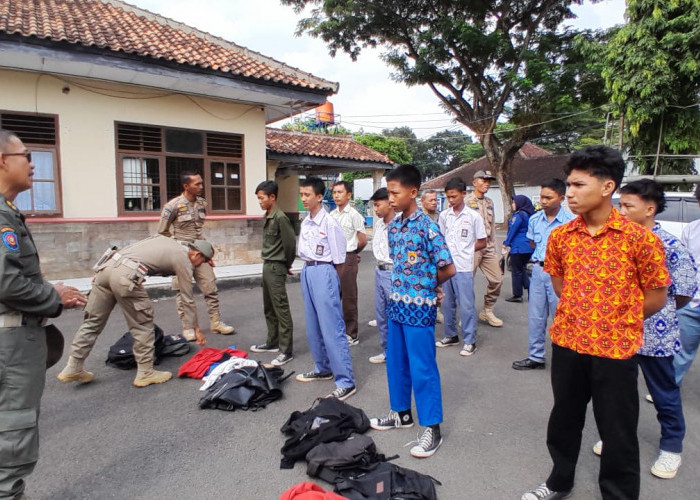 Satpol PP Kota Metro Bina Siswa Bolos Sekolah