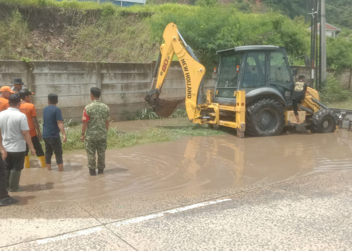 Instruksi Cepat Walikota Eva, Satgas Gabungan Langsung Normalisasi Gorong-Gorong di Jalan Soekarno-Hatta