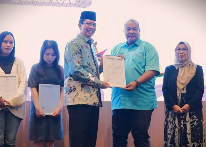 Rektor UIN RIL Serahkan Sertifikat Halal Bersama BPJPH dan Gubernur, Dorong Lampung Jadi Sentra Produk Halal