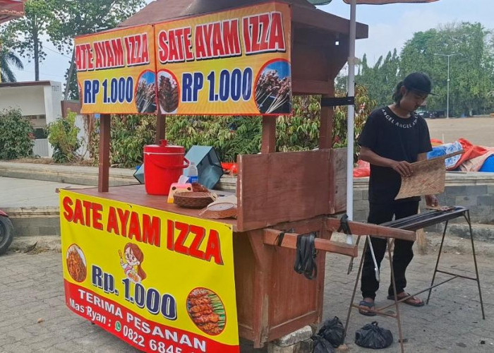 Harga Daging Ayam Melonjak, Omzet Pedagang Sate di Samber Park Metro Anjlok