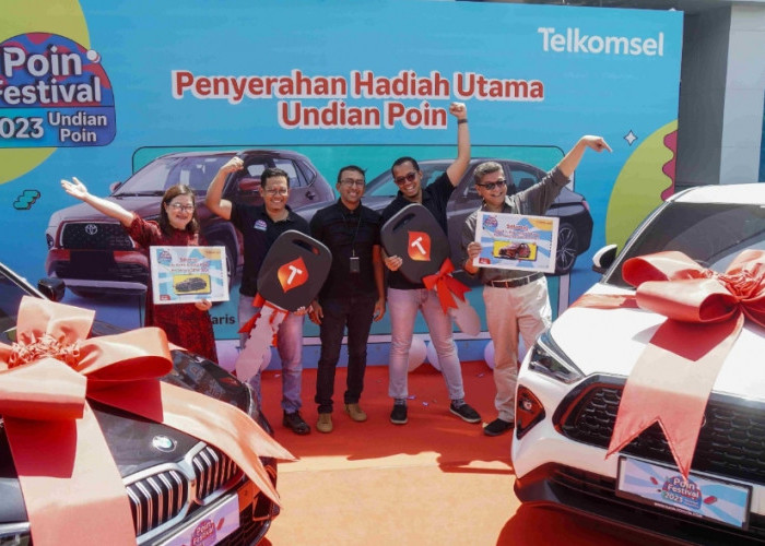 Ibu Rumah Tangga Berhasil Boyong Mobil Mewah BMW dari Program Undian Poin Festival 2023