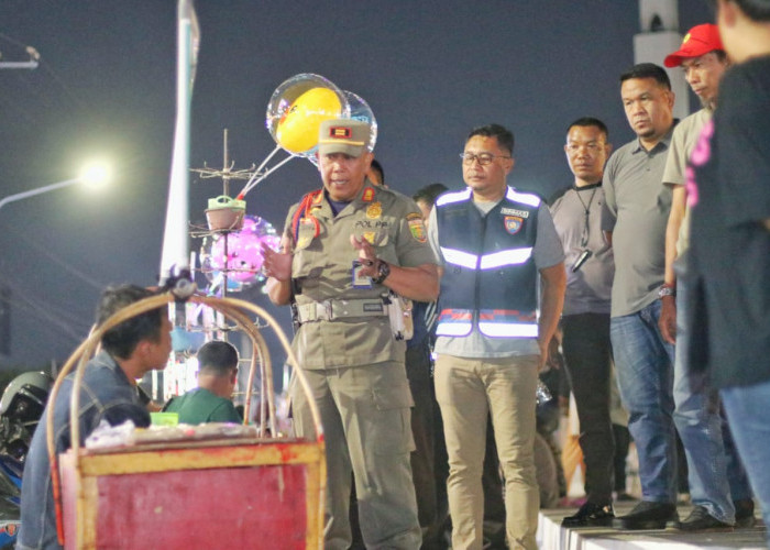 Jaga Kekhusyukan Tempat Ibadah, Satpol PP Tertibkan Pedagang di Masjid Raya Al-Bakrie