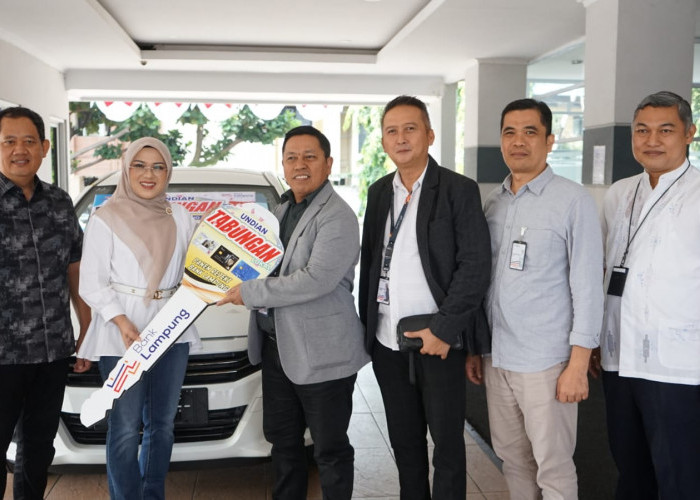 Dirut Bank Lampung Kembali Serahkan Hadiah Mobil  Undian Tabungan Lokal Bank Lampung Tahun 2023