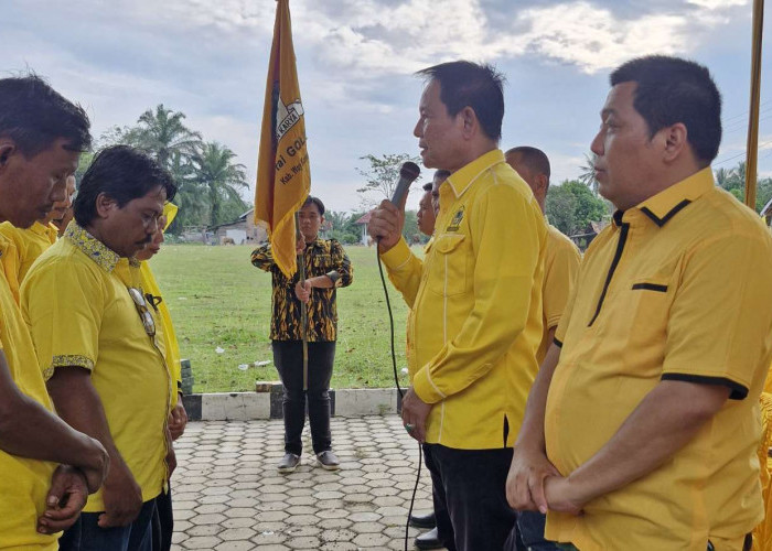 Darlian Pone Lantik Ketua PK Terpilih Hasil Muscam Partai Golkar Negeri Agung
