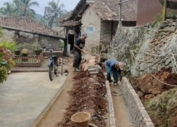 Pemdes Way Kalam Rampungkan Proyek Drainase