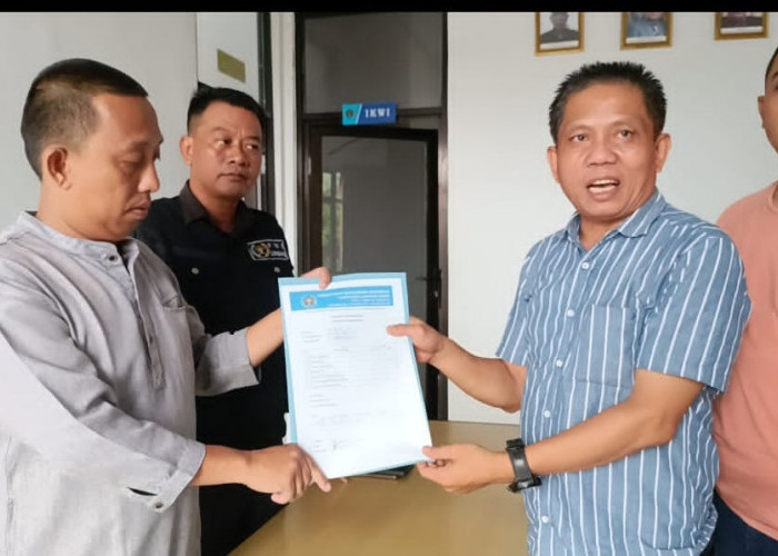 Muklis Kembalikan Berkas Pencalonan Ketua PWI Lampung Timur