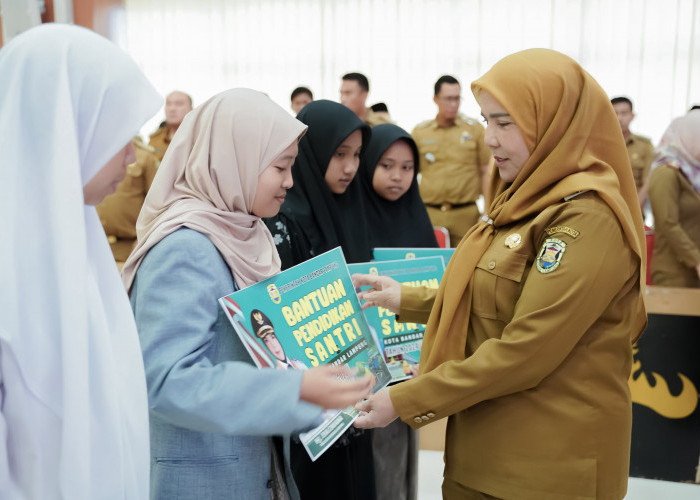 Pemkot Bandar Lampung Salurkan Bantuan Pendidikan Kepada 1.000 Santri