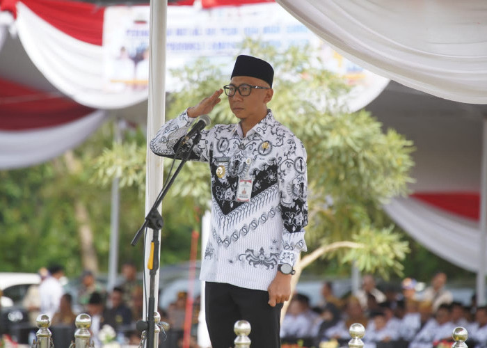 Gubernur Lampung Pimpin Upacara Hari Guru Nasional