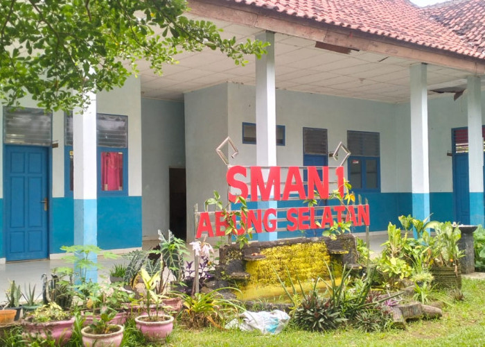 Meja Rusak Hingga Plafon Bocor, Publik Tuding Pengelolaan Dana BOS SMAN 1 Abung Selatan Bermasalah