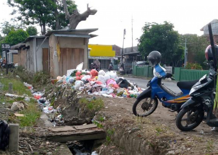 KAI Divre IV Tanjungkarang Imbau Warga Tidak Buang Sampah di Sekitar Jalur Rel Kereta Api