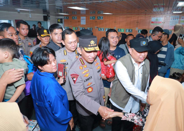 Kapolri Tinjau Arus Balik Pelabuhan Bakauheni, Pastikan Keamanan dan Pelayanan Optimal