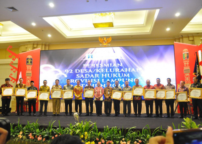 Pemprov Lampung Raih Penghargaan Anubhawa Sasana Desa/Kelurahan Sadar Hukum