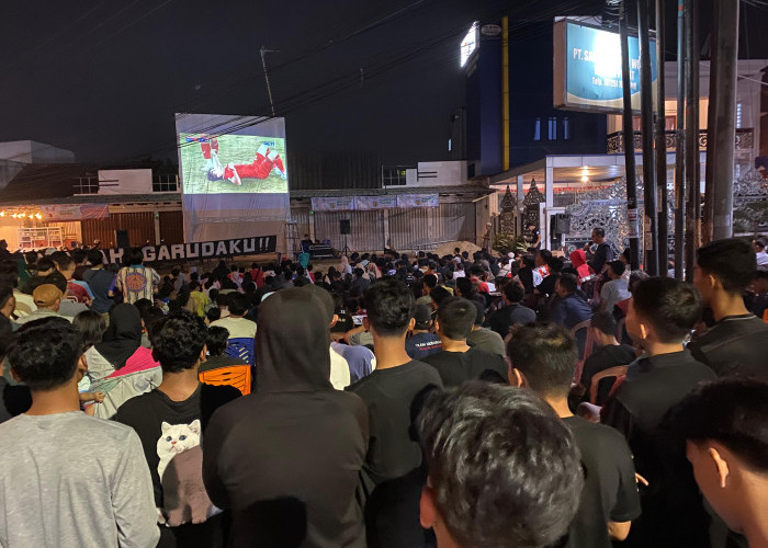 Metro Menggema, Ribuan Warga Bersama Bambang-Rafieq Nobar Dukung Timnas