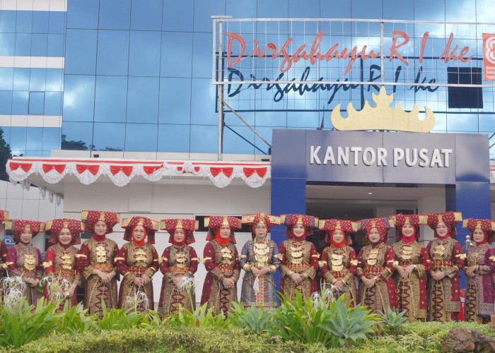 IKBL Kenakan Busana Adat Lampung dengan Siger Mighul di Peringkat HUT RI ke-80