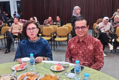 Mirza Minta Wamenkomdigi dan Rektor UGM Tak Pulang Sebelum Nyeruwit