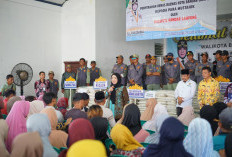 Pemkot dan Baznas Bandar Lampung Bagikan Bantuan Beras ke Warga
