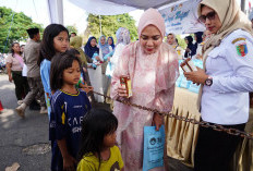 Pembagian Takjil PKK dan DWP Provinsi Lampung Disambut Antusias Warga 