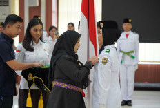Walikota Eva Kukuhkan 38 Anggota Paskibraka Bandar Lampung