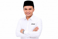 Demokrasi Jangan Pilih Kasih: Ketika Sebagian Mahasiswa Dihadang Barikade, Yang Lain Disambut di Atas Panggung