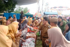 Bupati Hamartoni Tinjau Pasar Murah MTQ, Sembako Diserbu Warga di Hari Pertama