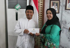 Walikota Eva Serahkan Bantuan Pembangunan untuk 20 Masjid dan 5 Pesantren di Bandar Lampung