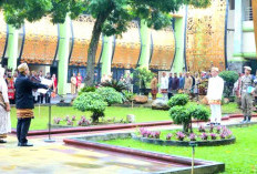 Pimpin Upacara Peringatan Hardiknas, Wali Kota Metro Paparkan Pidato Mendikdasmen