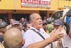 Retribusi Shopping Center Metro Resmi Disetop, Pemasangan Spanduk Diwarnai Ketegangan