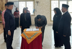 Sekda Lamtim Lantik 24 Kepala UPTD Puskesmas dan 14 Pejabat Fungsional, Dorong Inovasi dan Pelayanan Prima