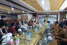 Walikota Eva Serahkan Bantuan Renovasi Tempat Ibadah di Bandar Lampung Senilai Rp1,9 Miliar